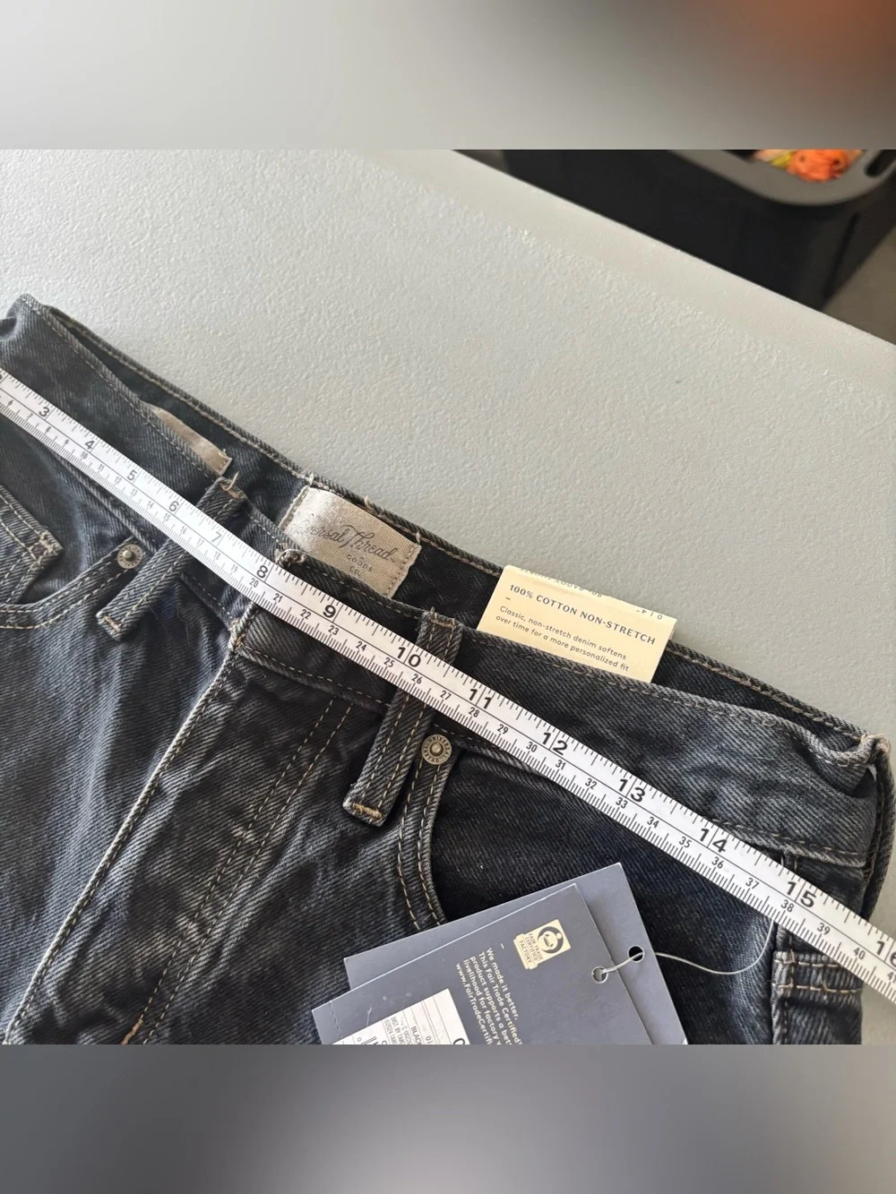 Universal Thread Baggy jean shorts women in black raw wash Size 0
